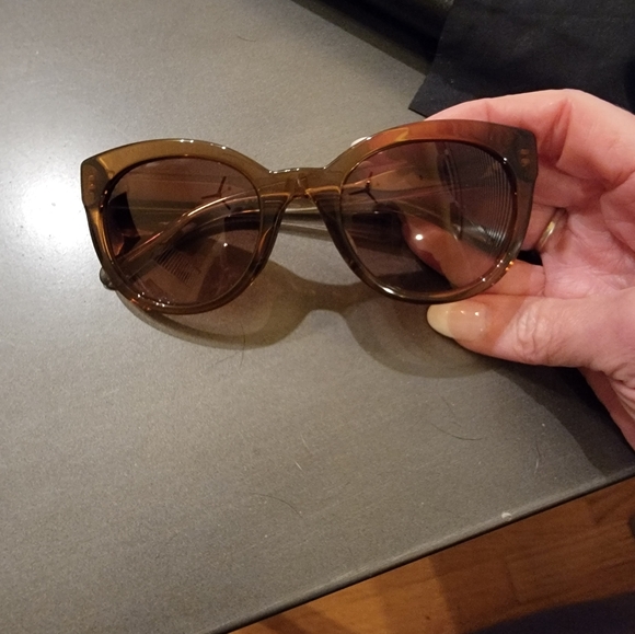 BURBERRY Sunglasses - Picture 2 of 7